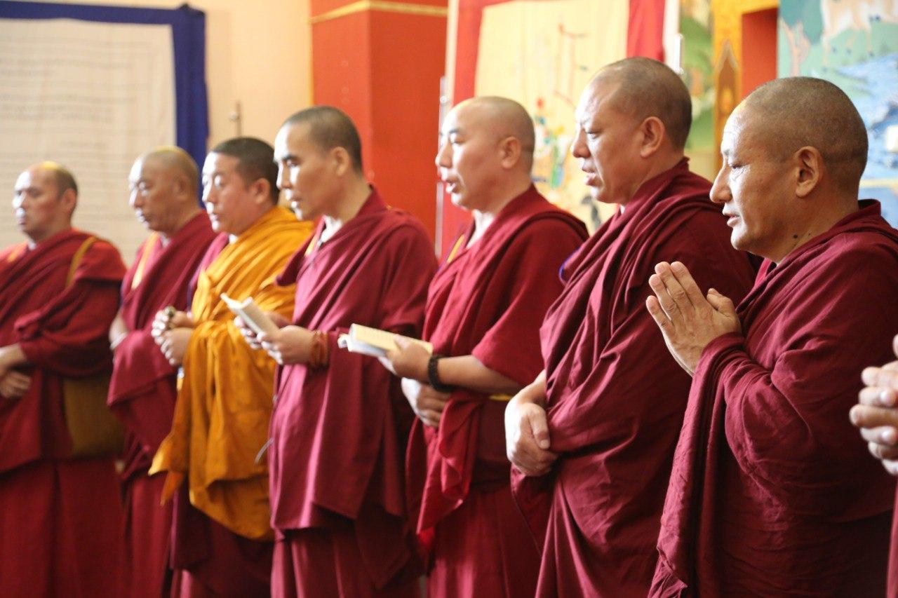 Дрепунг буддистский монастырь. Калмыкские монахи. Буддийский монах. Калмыкские монахи. Монахи в калмыкии.