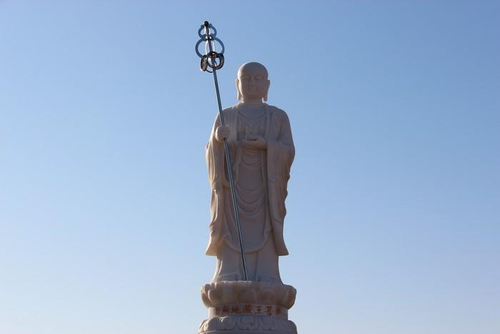 В Яшкульском район Калмыкии освятили статую бодхисатвы Кшитигарбхи