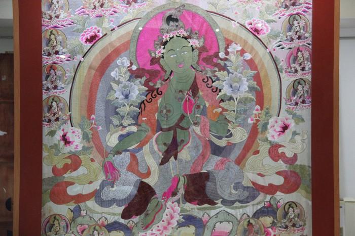 Монахи Центрального хурула провели молебен у тханки Зеленой Тары