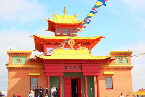 Хурул «Сера Тосам линг» распахнул свои двери для верующих