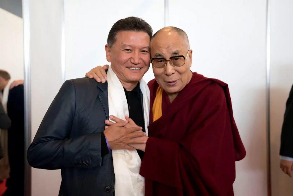 Поздравление Шаджин ламы Калмыкии Тэло Тулку ринпоче с днем рождения Кирсана Николаевича Илюмжинова и Днем степного уложения