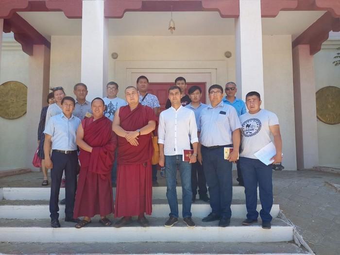 В священный месяц Үр сар в Калмыкии проводят обряд «Өөрдин орна теңгрин саң»