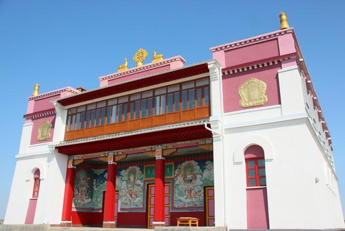 В монастыре «Геден Шеддуб Чой Корлинг» ведутся ремонтные работы