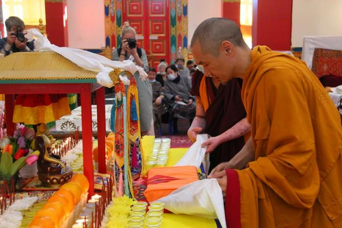 Торжественная передача «Ламрим Ченмо» на калмыцком языке в дар Центральному хурулу Калмыкии