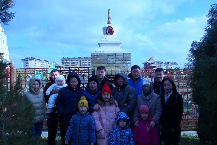 В Центральном хуруле Калмыкии возвели буддийские ступы