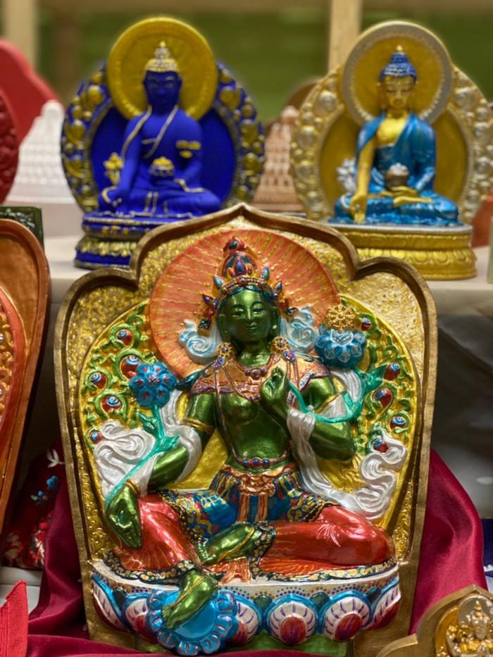 В московском буддийском центре «Ганден Тендар Линг» изготовляют ца-ца для Кетченеровского хурула.