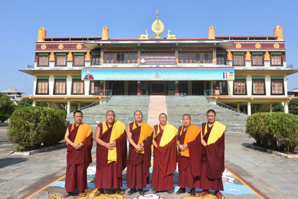 В центральном хуруле Калмыкии «Золотая обитель Будды Шакьямуни» для скорейшего восстановления мира на Земле, будет построена песочная мандала Будды сострадания Авалокитешвары.