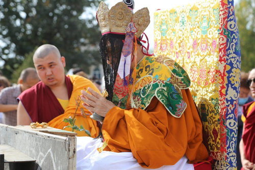 Подношение божеству огня. Сегодня в Центральном хуруле провели тантрический ритуал «Джинсег».