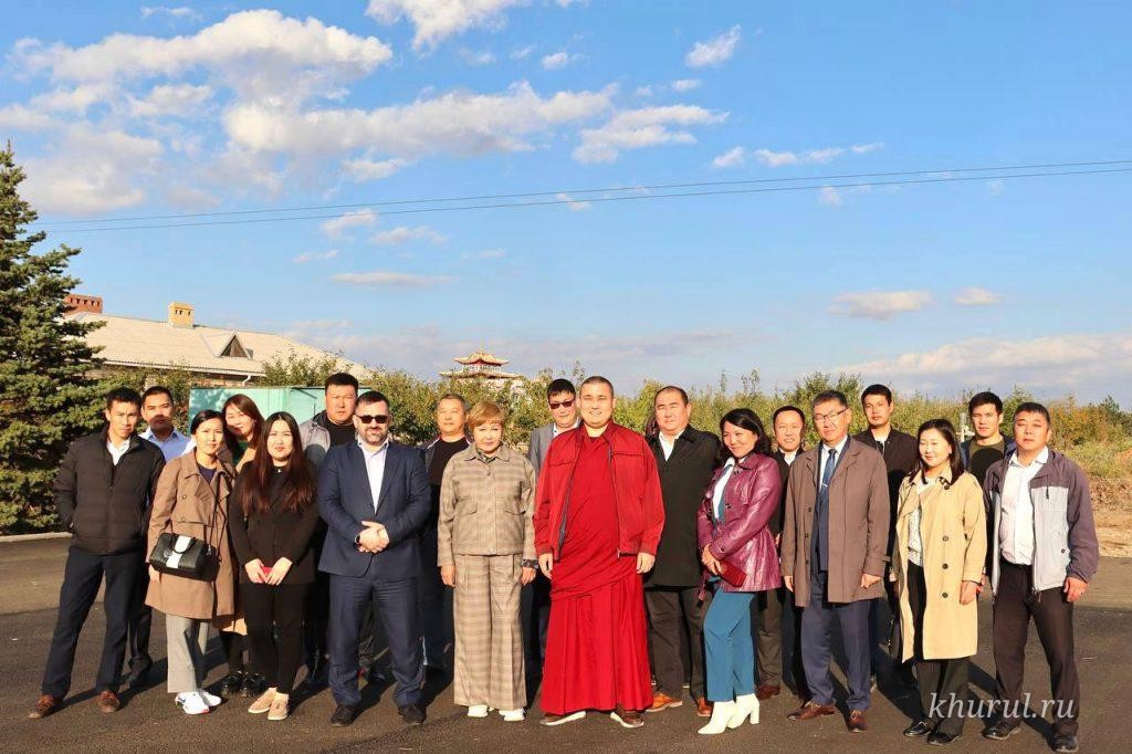Дорожники сделали подарок Аршанскому хурульному комплексу