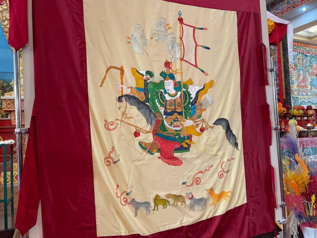 Освященные Далай-ламой стяги калмыцкого народа уже в Элисте