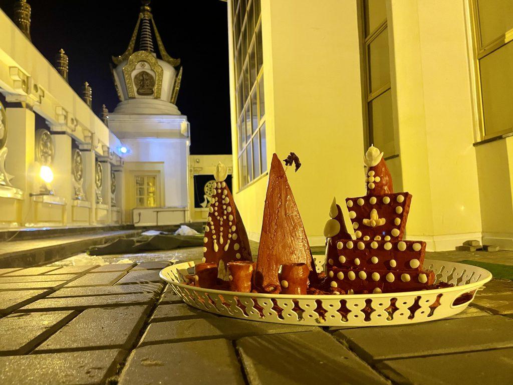 «Цогт Окн Теңгрин шинин бальң өргх йосн».