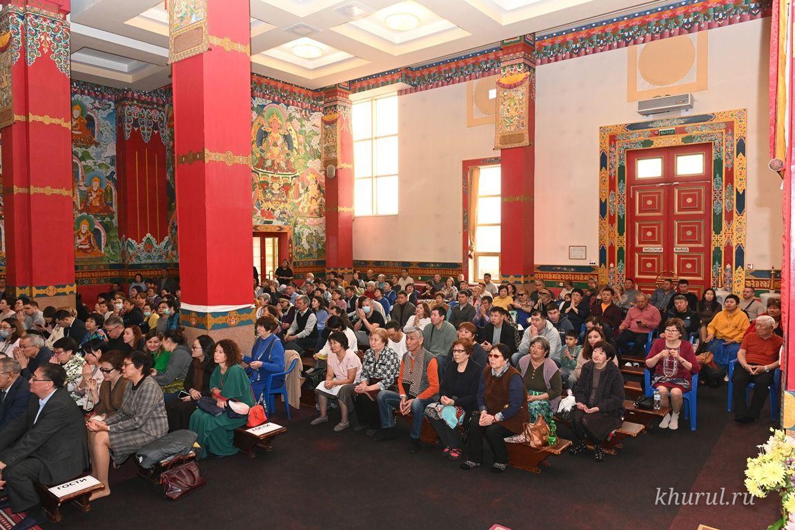 В Калмыкии прошла торжественная церемония интронизации Шаджин ламы Калмыкии