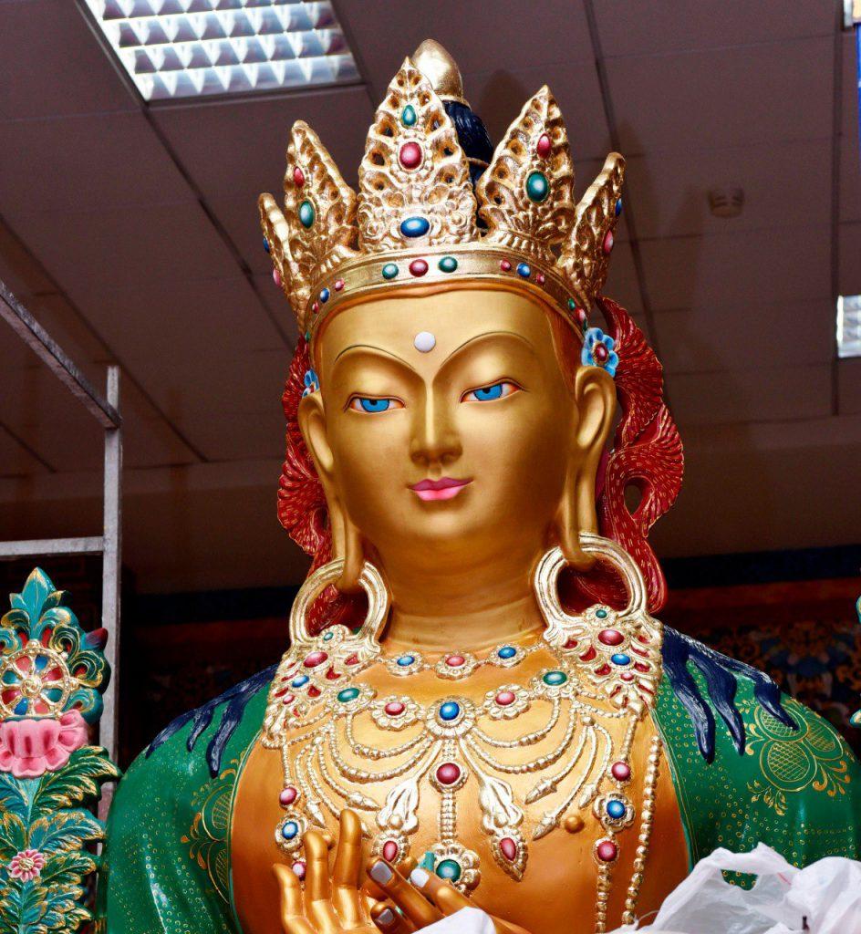 В Центральном хуруле завершены работы по росписи статуи Майтрейи