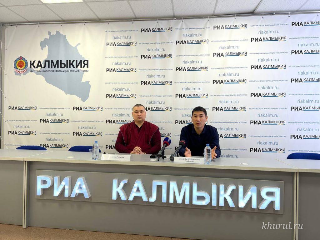 Музыкальное подношение Трём Драгоценностям при участии 1000 музыкантов.
