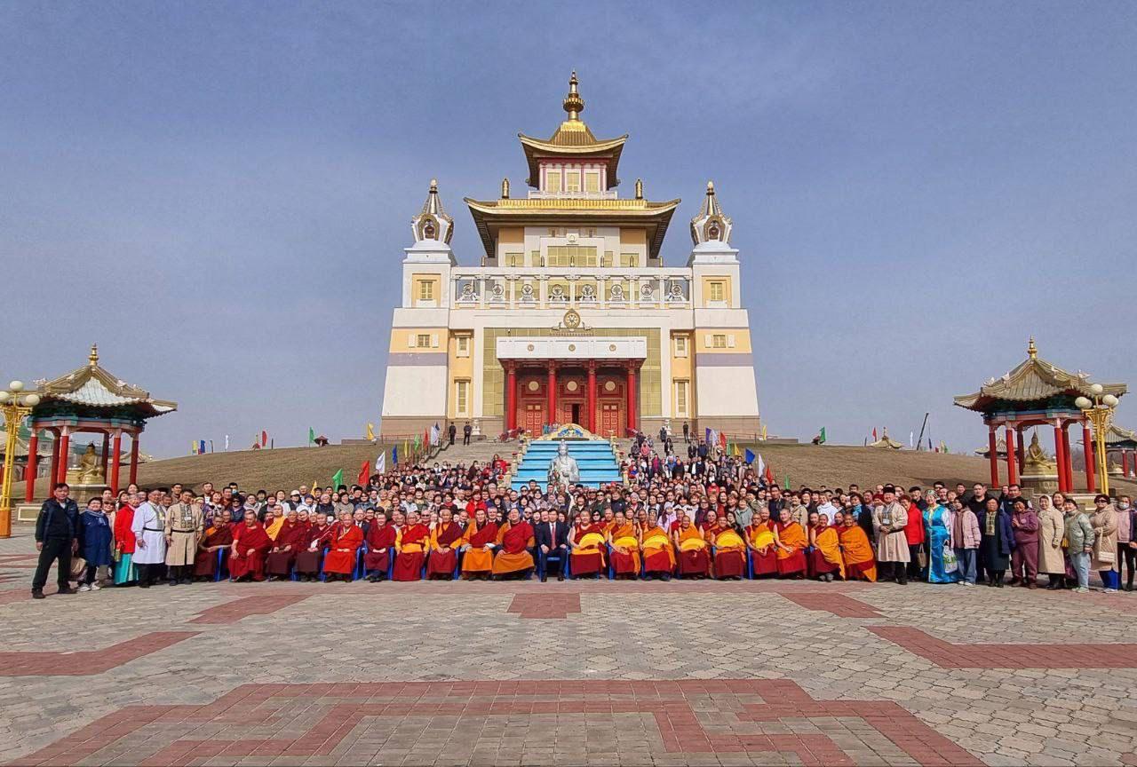 В Калмыкии прошла торжественная церемония интронизации Шаджин ламы Калмыкии