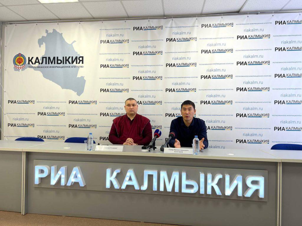 Музыкальное подношение Трём Драгоценностям при участии 1000 музыкантов.