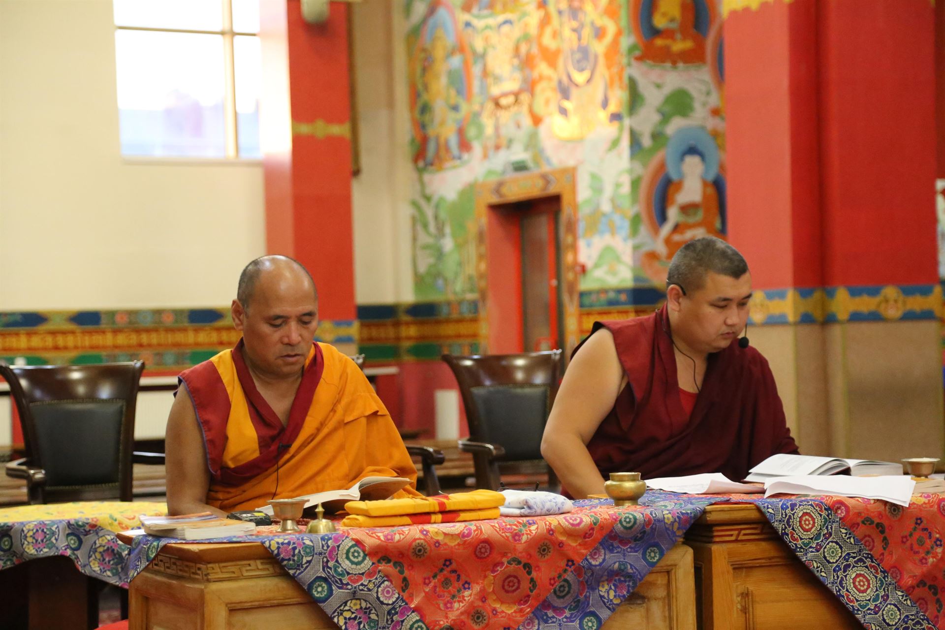 Досточтимый геше Тензин Лоден даровал однодневные обеты Махаяны