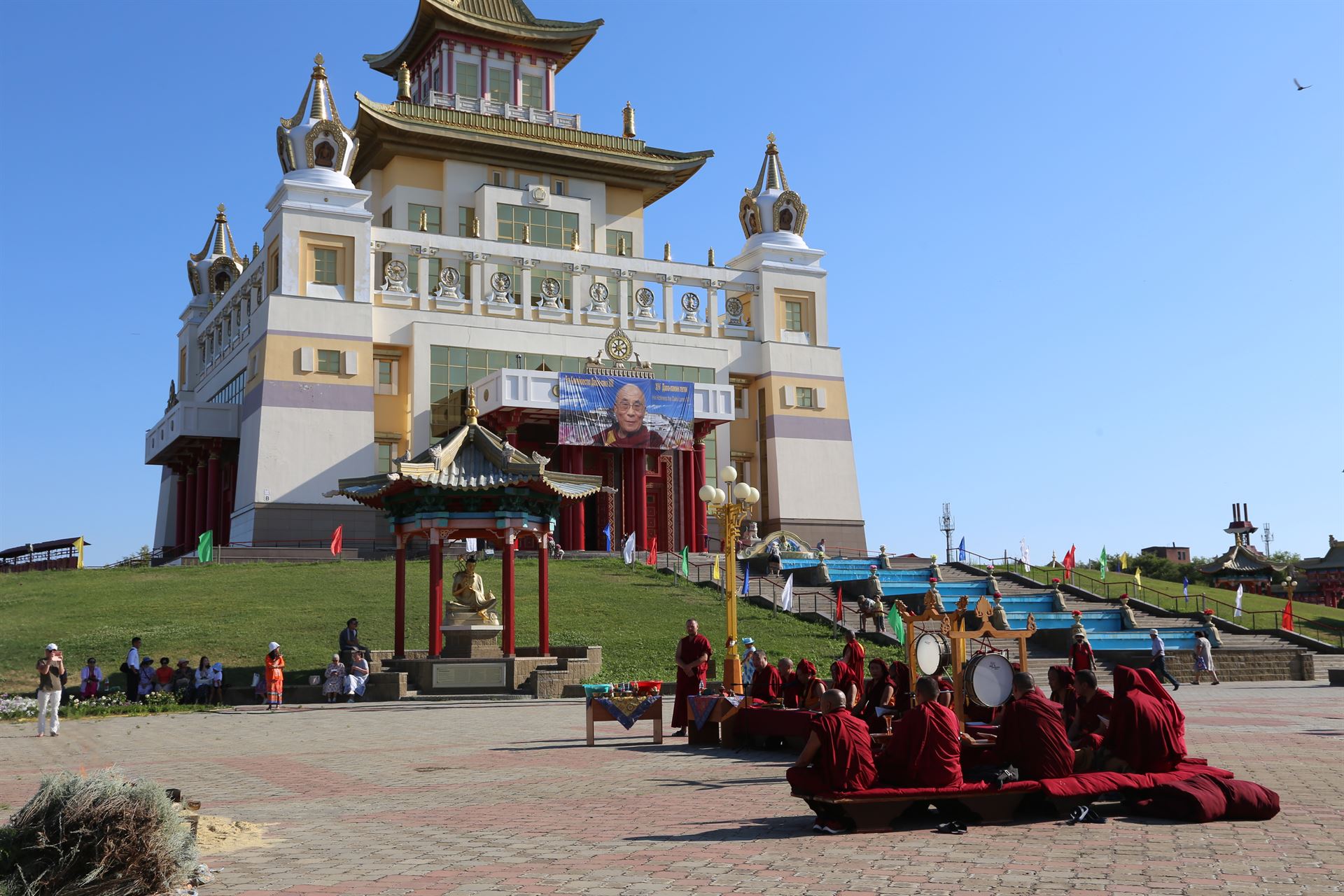 Сегодня в Калмыкии отметили День рождения Его Святейшества Далай-ламы XIV