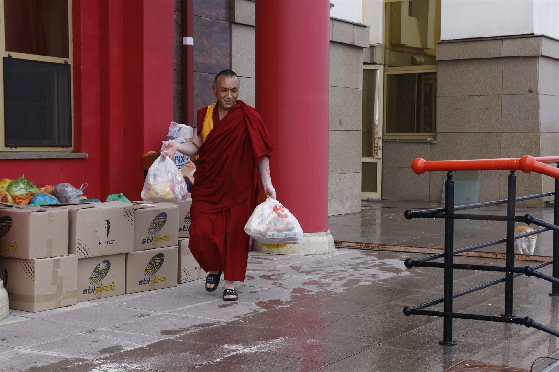 Гуманитарная помощь для жителей г. Антрацит Луганской Народной Республики.