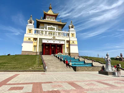 Всех жителей с Днем Республики Калмыкия поздравляет Монашеская Сангха