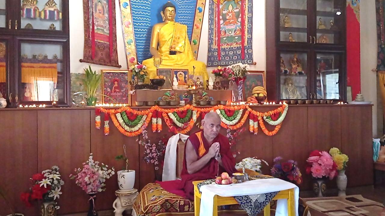 Геше-лхарамба Джигме Гьяцо дарует Учение о Прибежище и гуру-йоге ламы Цонкапы "100 божеств Тушиты"