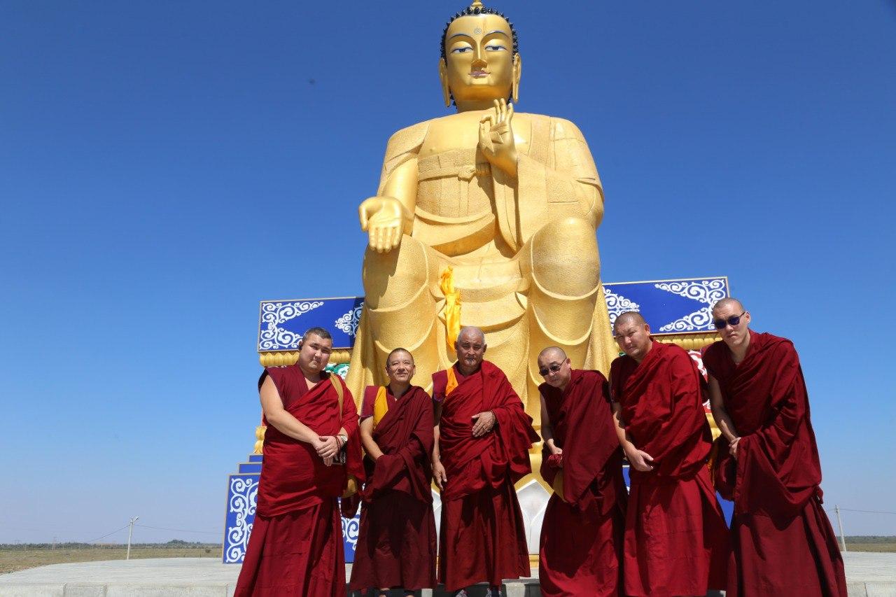 Досточтимый Кхен-Ринпоче посетил Лаганский район