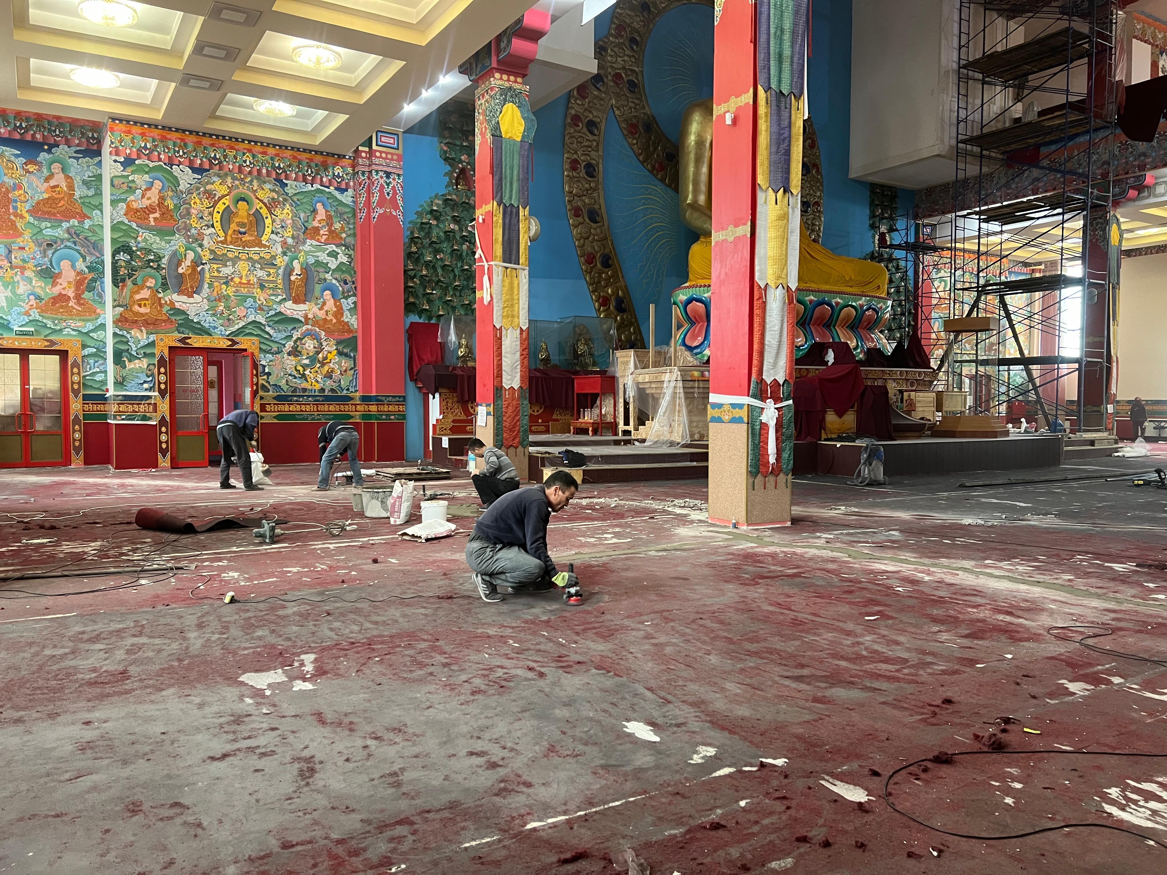 Ремонт в «Золотой обители Будды Шакьямуни» в самом разгаре
