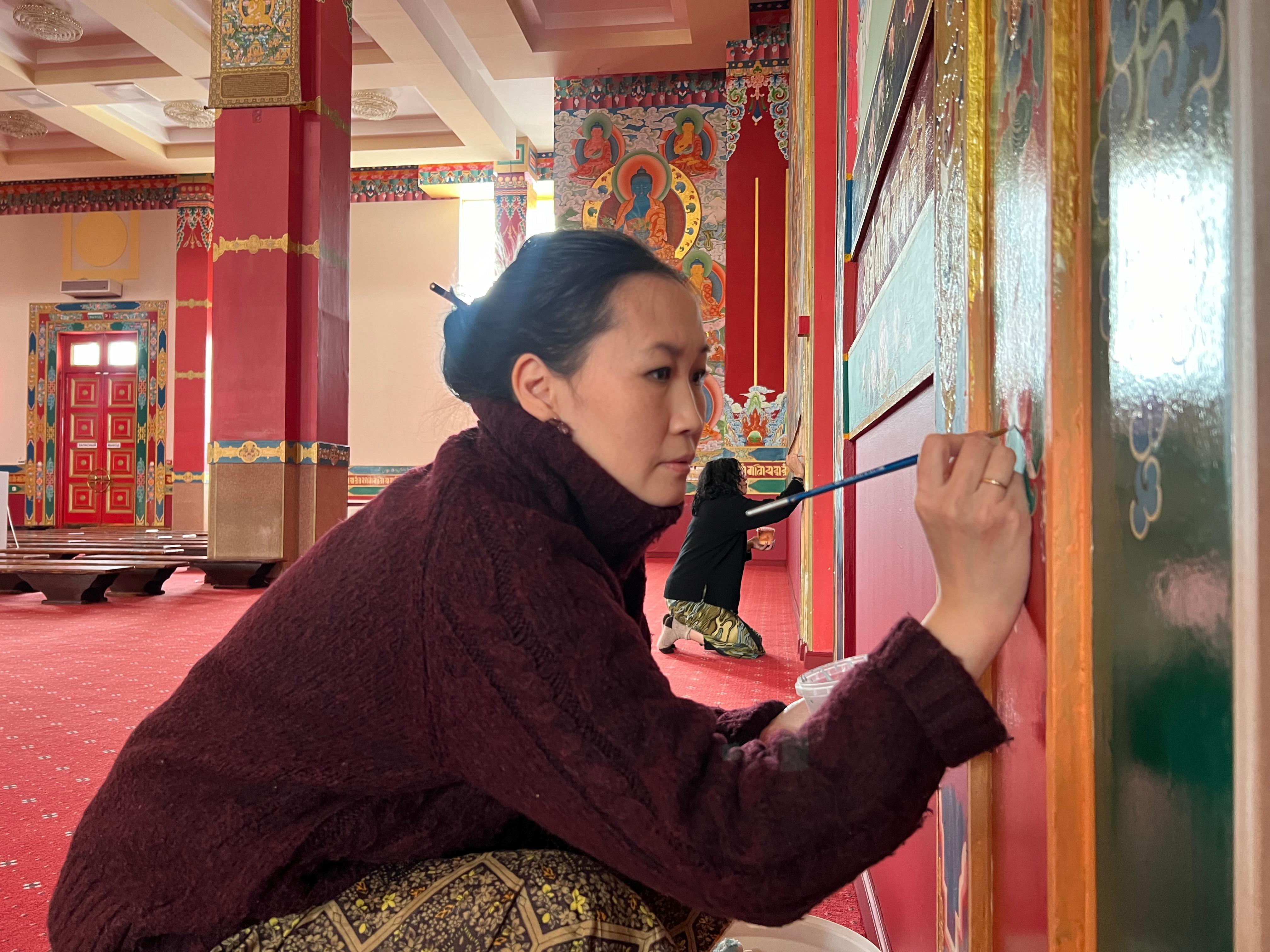 В дугане Центрального хурула началась реставрация настенных мантр, рисунков и орнаментов