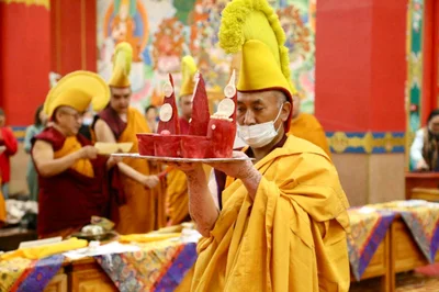 В «Золотой обители Будды Шакьямуни» с 5.00 утра начались праздничные ритуалы