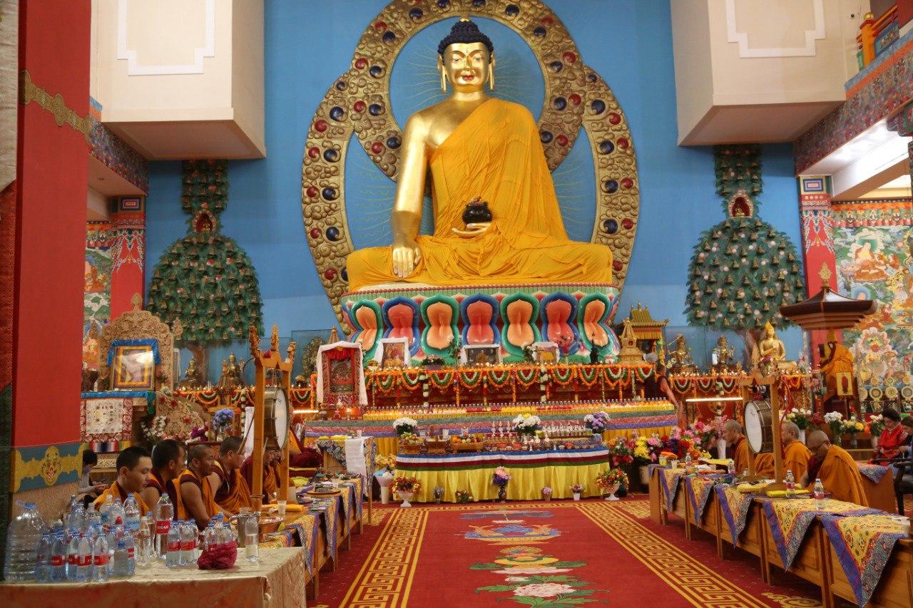 Именную поздравительную телеграмму от Президента России получила монашеская Сангха Калмыкии