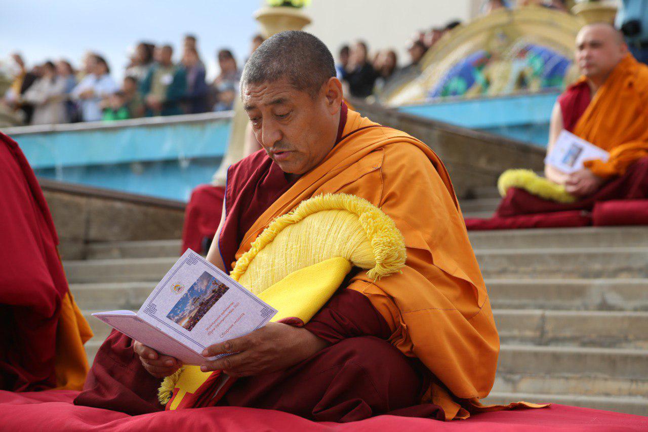 Рубрика «Хурул в лицах» продолжает работу. Сегодня в объективе - ген Нгаванг Лодой