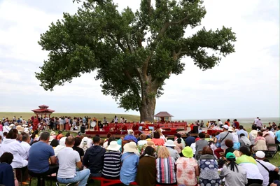 Монахи Центрального хурула в преддверии священного месяца Үрс сар проведут обряд поклонения земле 