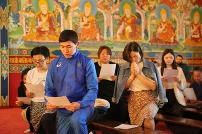 Шаджин лама Калмыкии в первый день Үрс сар даровал обеты верующим