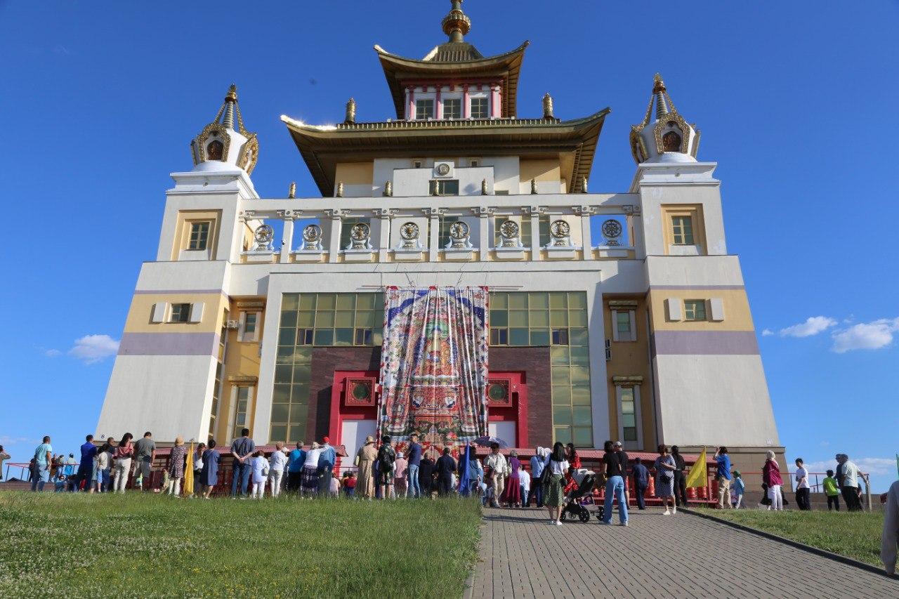 Ритуал освящения и омовения тханки Будды Шакьямуни