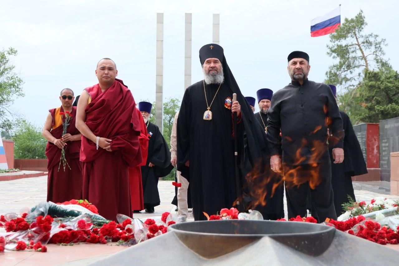 Монашеская Сангха Калмыкии поздравляет земляков с Днем Победы