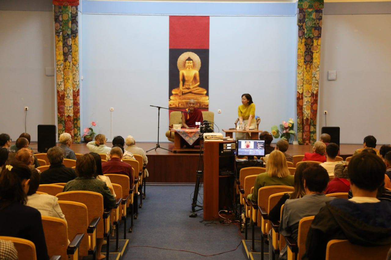 В Центральном хуруле прошла лекция «12 деяний Будды Шакьямуни»