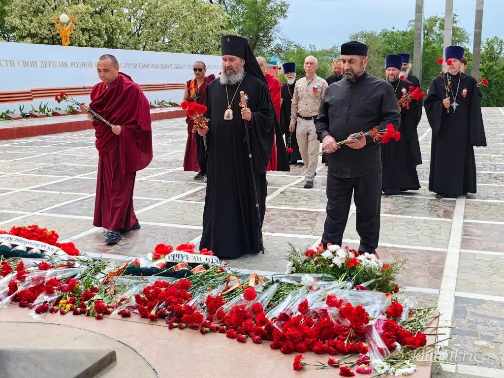 Монашеская Сангха Калмыкии поздравляет земляков с Днем Победы