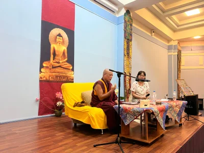 О сознании, уме, эмоциях, а также о практике принятия Прибежища… в Центральном хуруле продолжаются лекции досточтимого геше Джагба Гьяцо