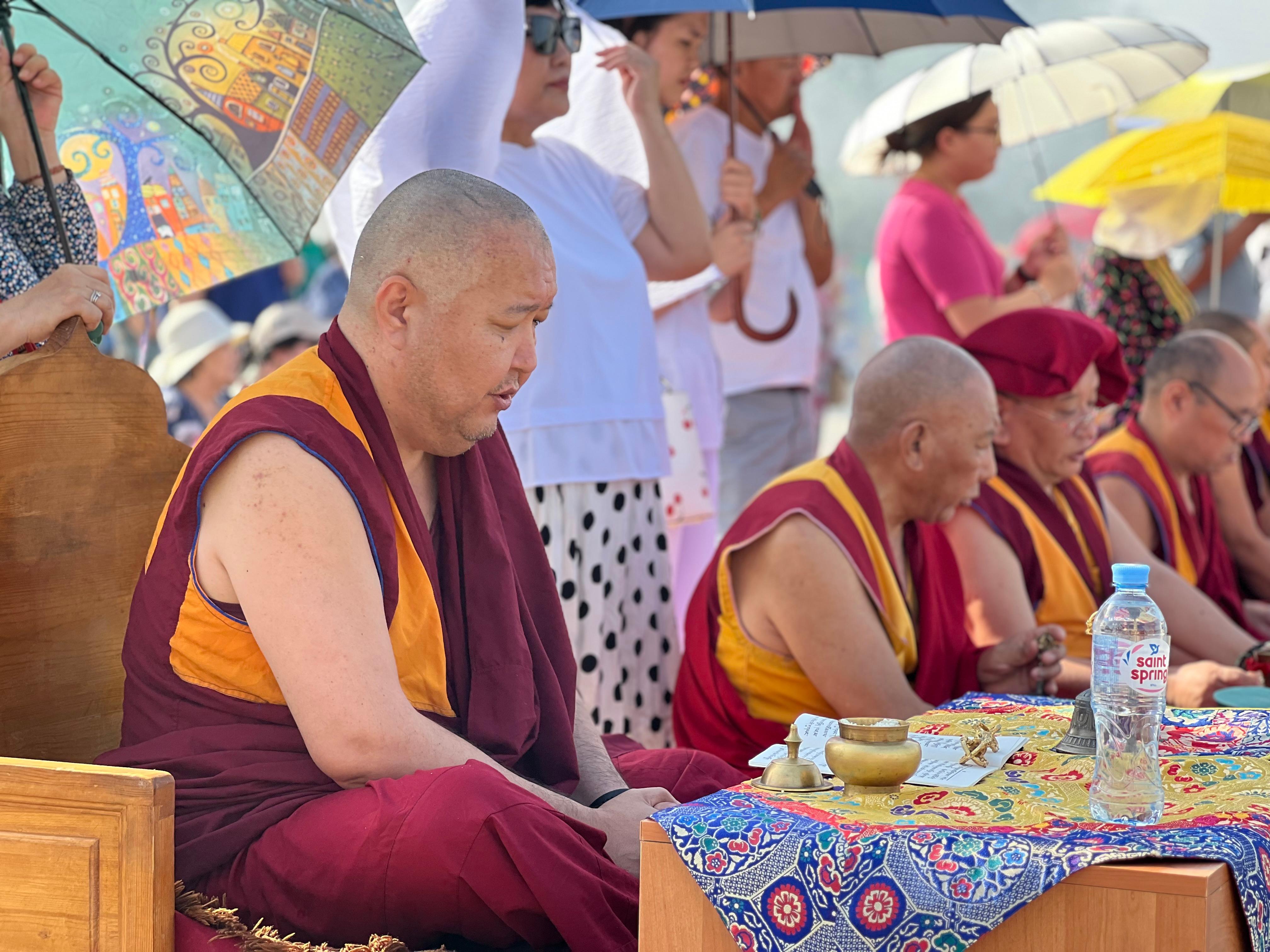 В честь Дня рождения Его Святейшества монашеская Сангха Калмыкии провела обряд «Сангсоль»