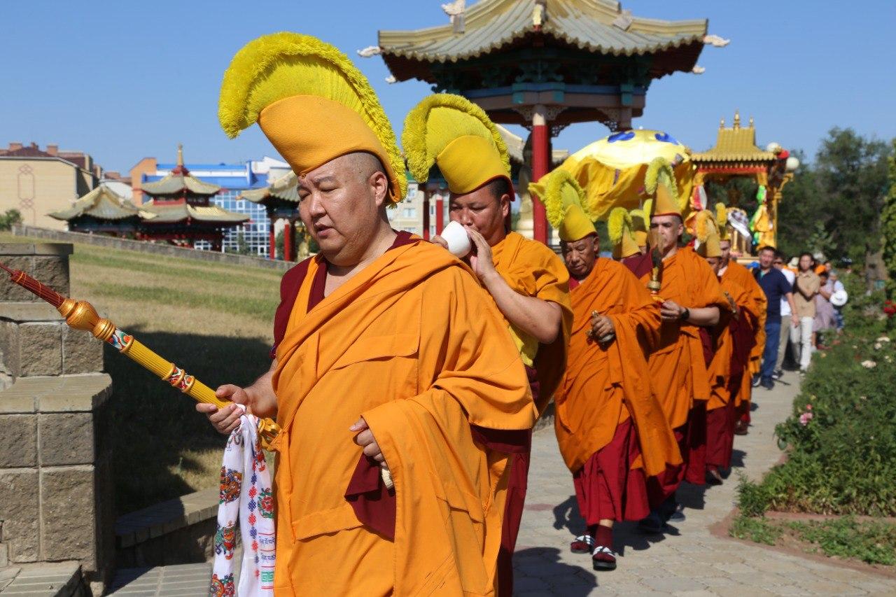 "Номин күрдин дүүцң"