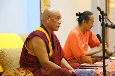 На протяжении 2 месяцев в Центральном хуруле ежедневно проходят Учения геше лхарамба Джагба Гьяцо