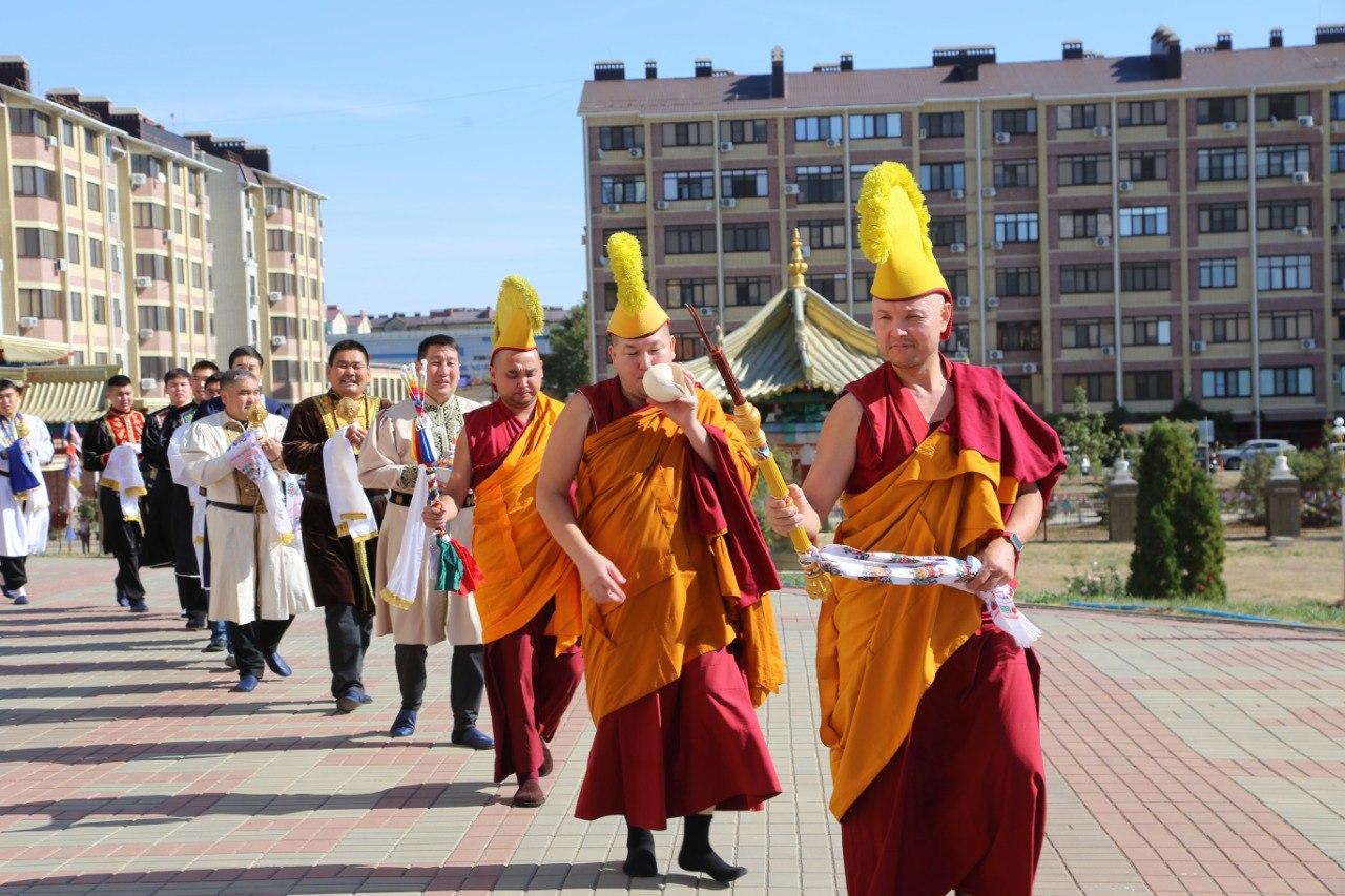 Призывая кишг, благополучие и удачу