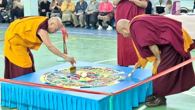 В п.Цаган Аман Юстинского района возвели песочную мандалу Будды Медицины