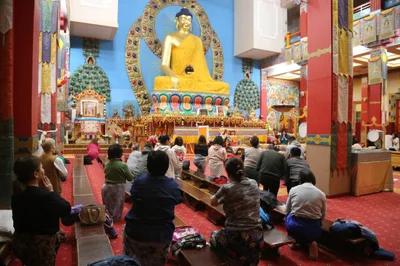 Верующие Калмыкии приняли однодневные обеты Махаяны