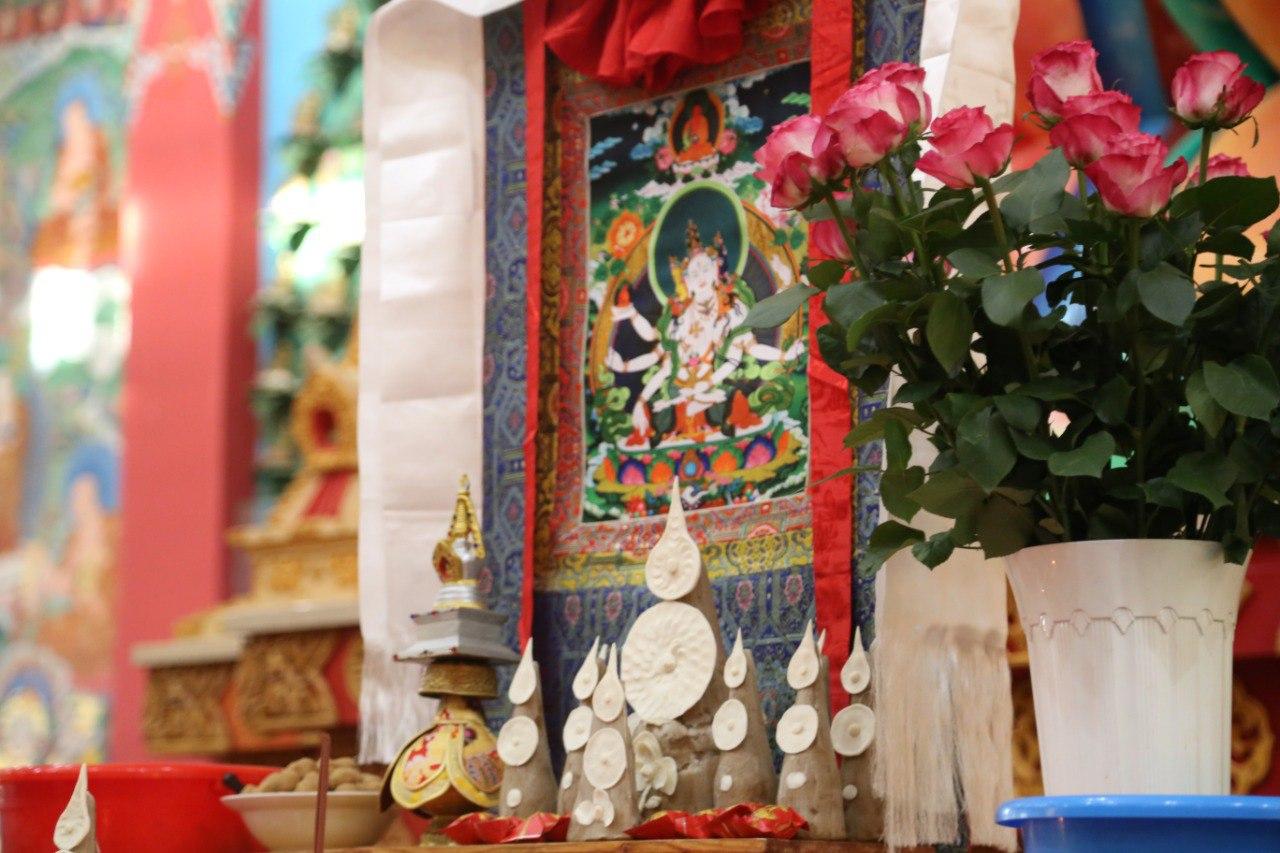 Сегодня верующие Калмыкии возносили молитвы богине долголетия Ушнишавиджае