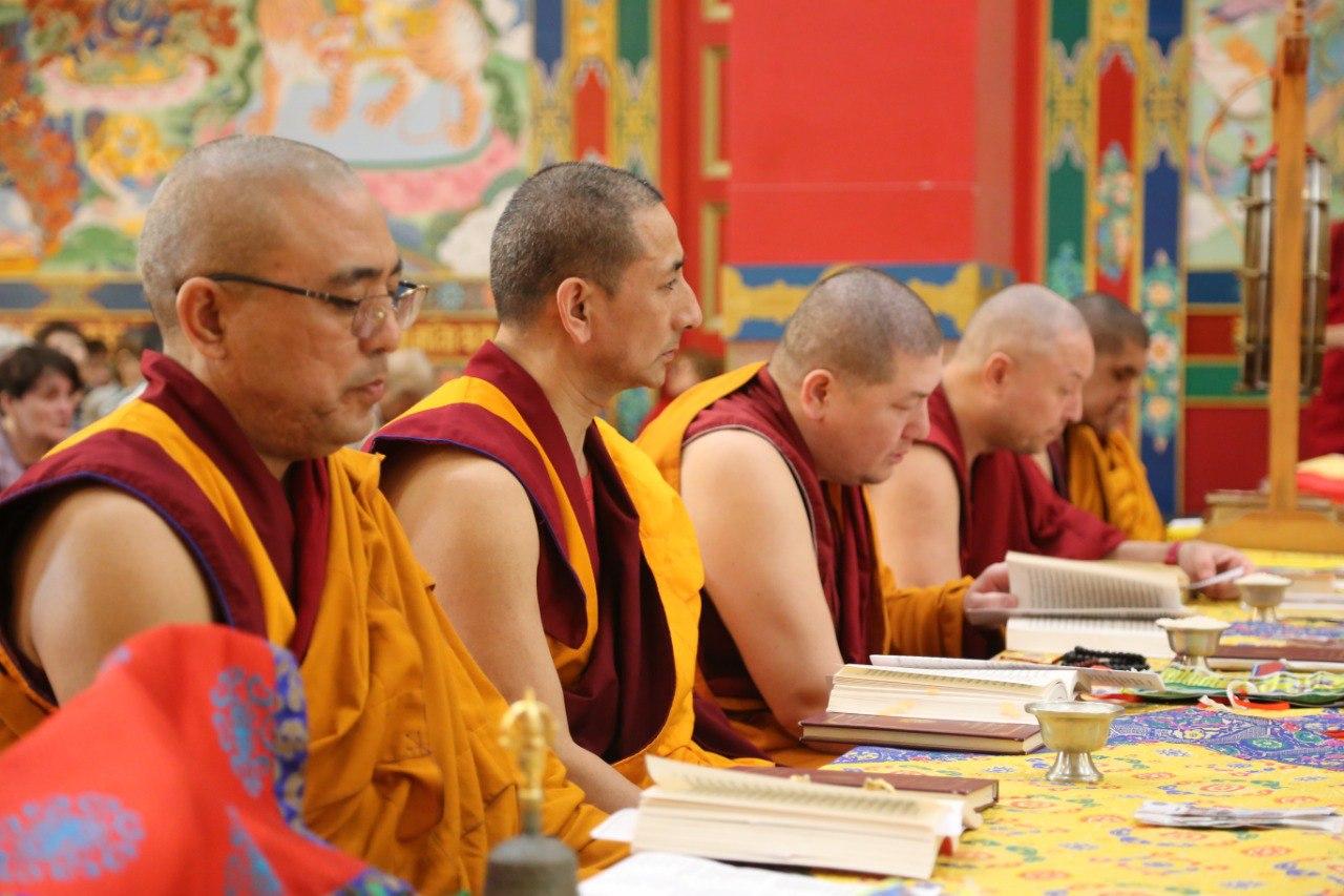 Калмыкия отметила День явления чудесных сил Будды Шакьямуни