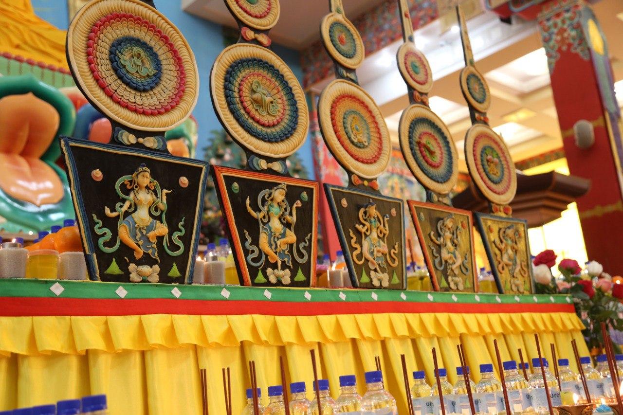 Сегодня все молитвы возносили Будде Шакьямуни