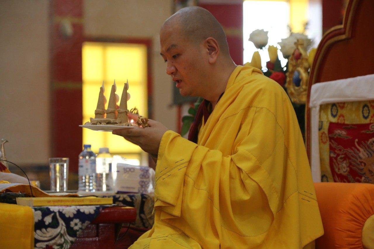 Кунделинг Ринпоче даровал Посвящение долгой жизни через божество Белая Тара