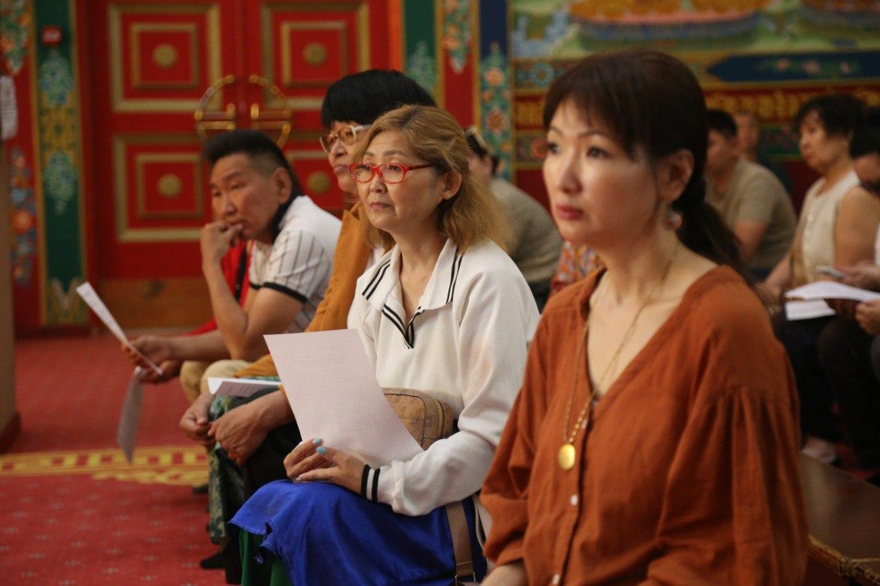 Верующие Калмыкии священный месяц Үрс сар начали с принятия обетов