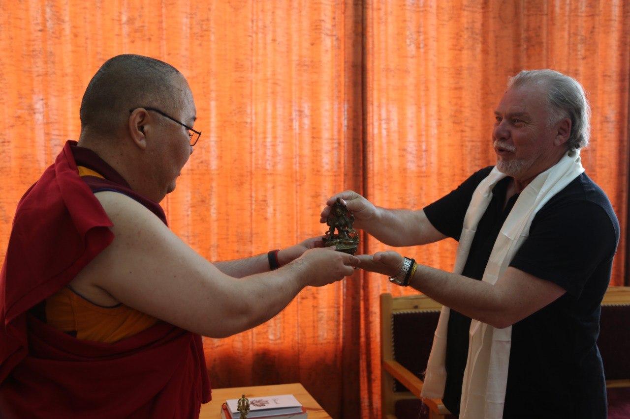 Вера в добро, в сострадание и во всё лучшее объединяет народы